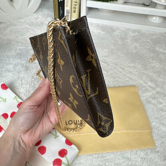 Louis Vuitton bucket bag Pouch PM or crossbody bag with chain & bag charm. - Picture 5 of 16